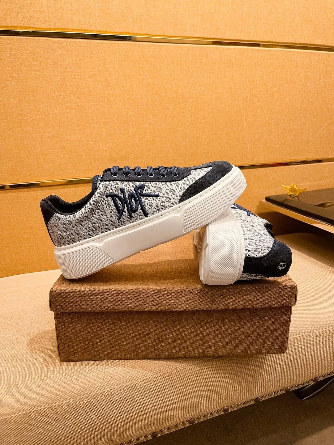 Men's shoes💰 400💰🔥【Dior】🔥Men's high-end brand of shoes official website 1:1 latest masterpiece: the upper is made of Italian imported first-layer cowhide with a comfortable and breathable lining➕original non-slip and wear-resistant outsole🔥, making walking more convenient and comfortable! An exclusive new model, a stunning work, a beautiful 1:1 replica [color] compared to the official quality! Create a fashionable personality to set off your uniqueness! A must-have for trendy men! Classic🔥Size: 38-44 Color: 🔥Multiple colors available🔥